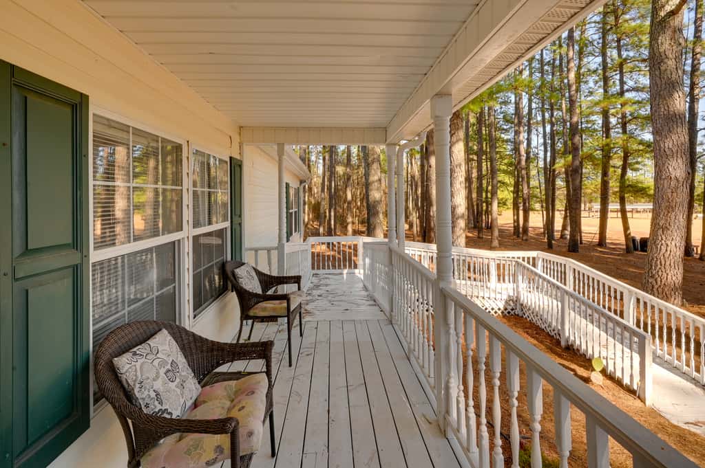 9 Mi to ECU: Pet-Friendly Greenville Home w/ Deck