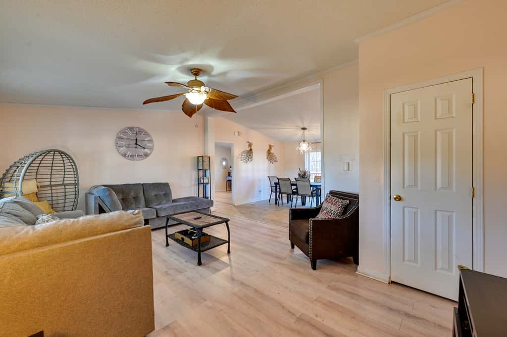 9 Mi to ECU: Pet-Friendly Greenville Home w/ Deck
