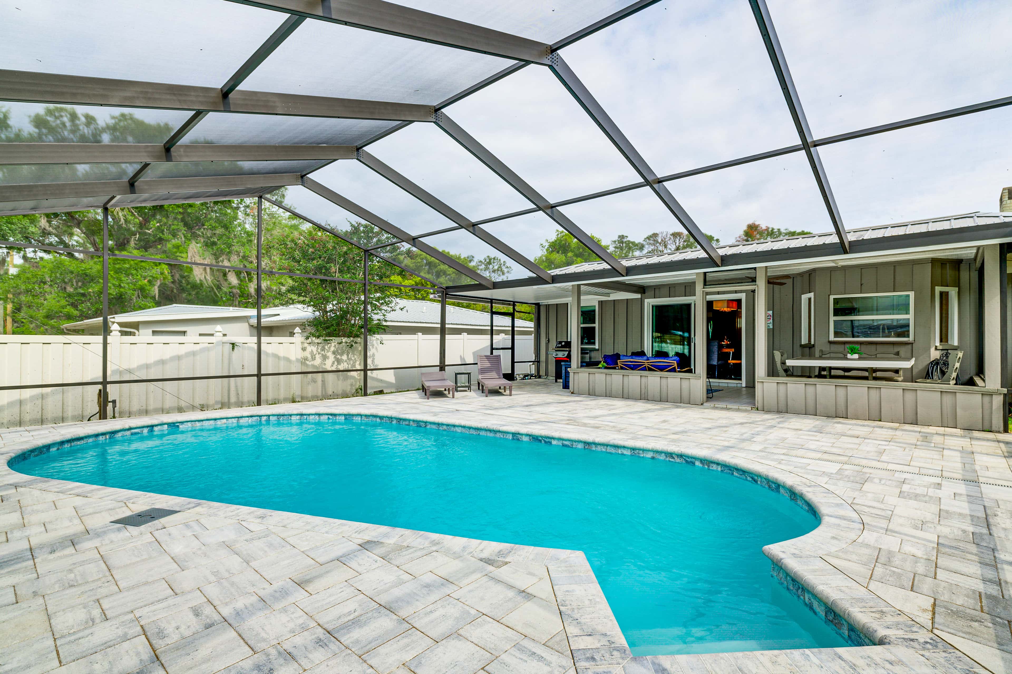Coastal Group Getaway Near Three Sisters Springs