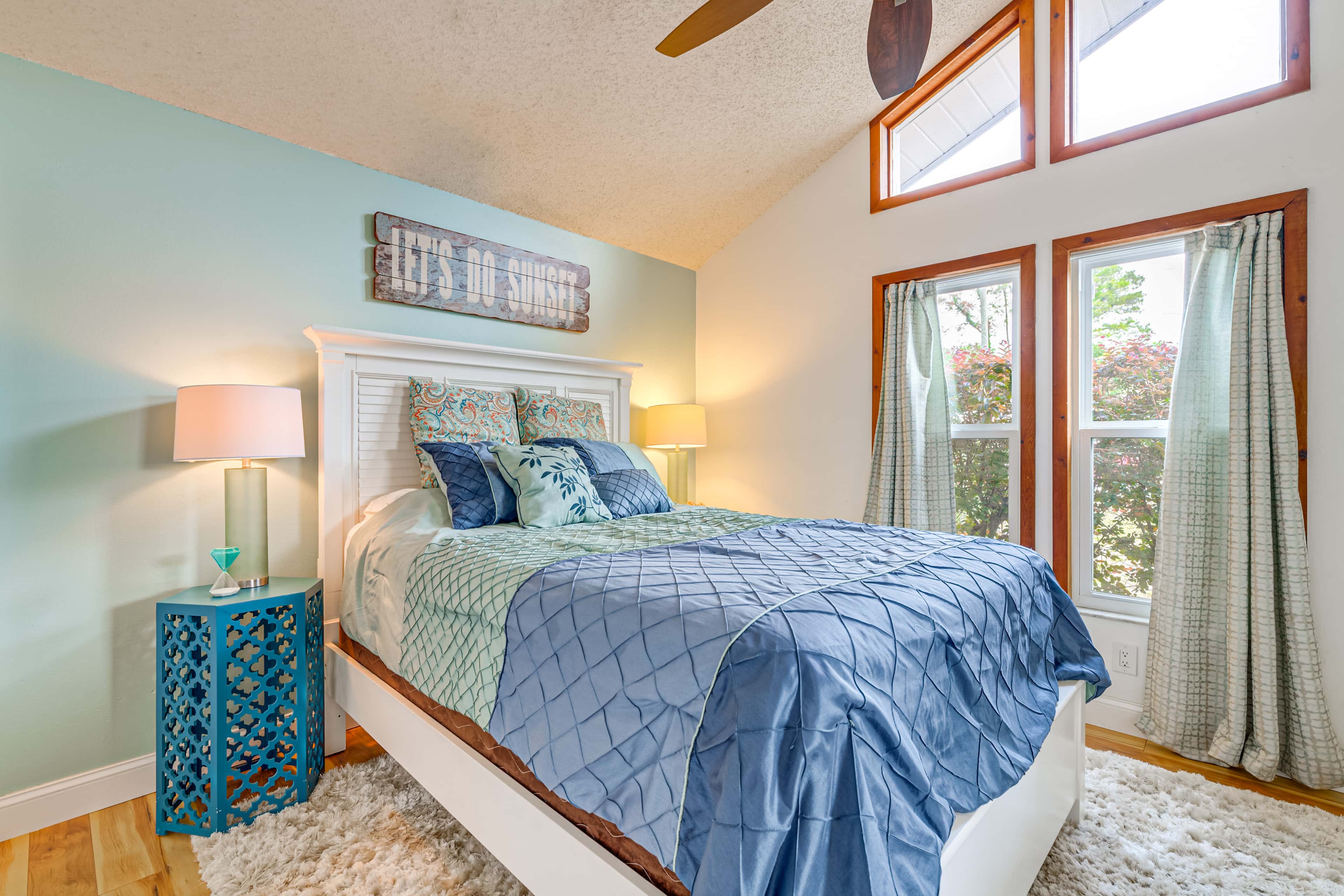 Coastal Group Getaway Near Three Sisters Springs