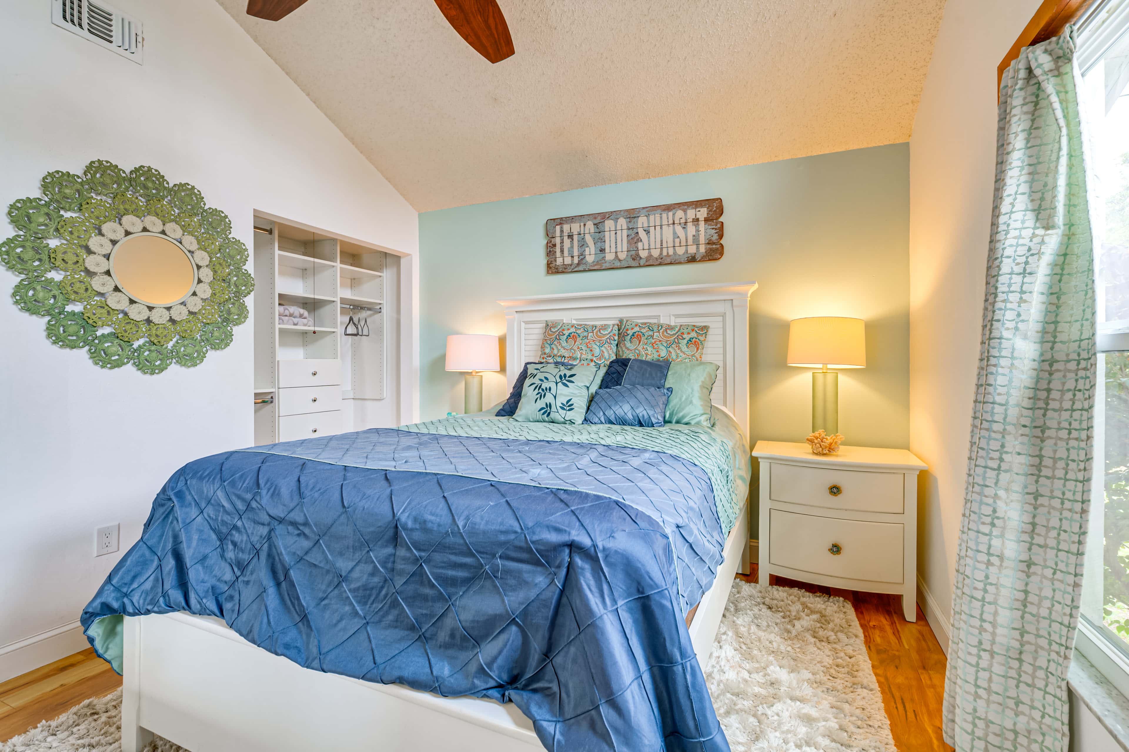 Coastal Group Getaway Near Three Sisters Springs
