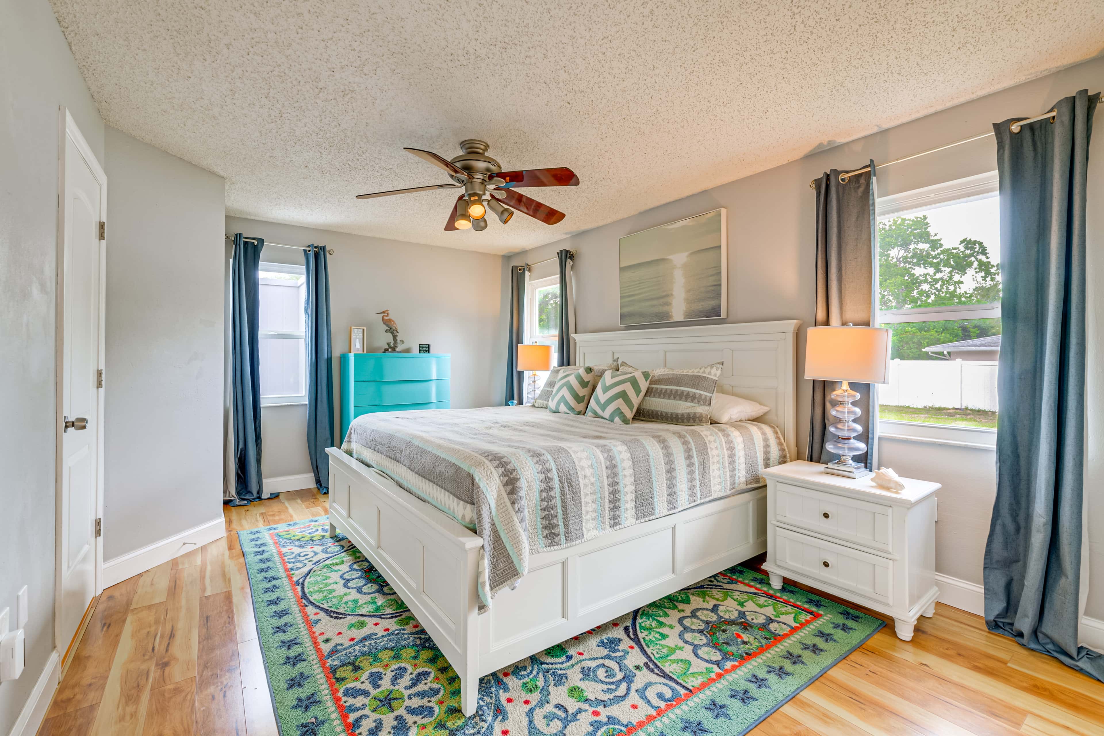 Coastal Group Getaway Near Three Sisters Springs