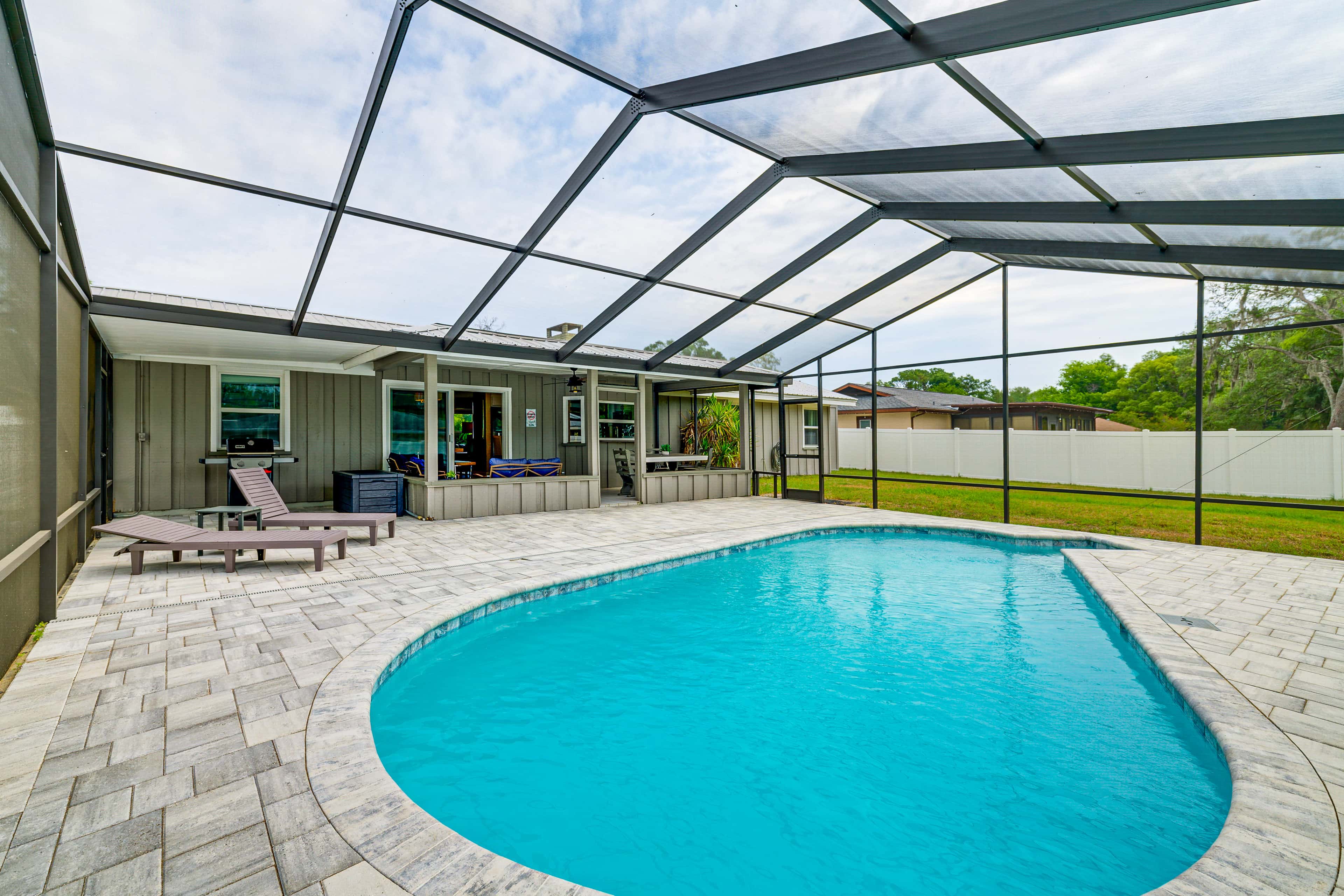 Coastal Group Getaway Near Three Sisters Springs