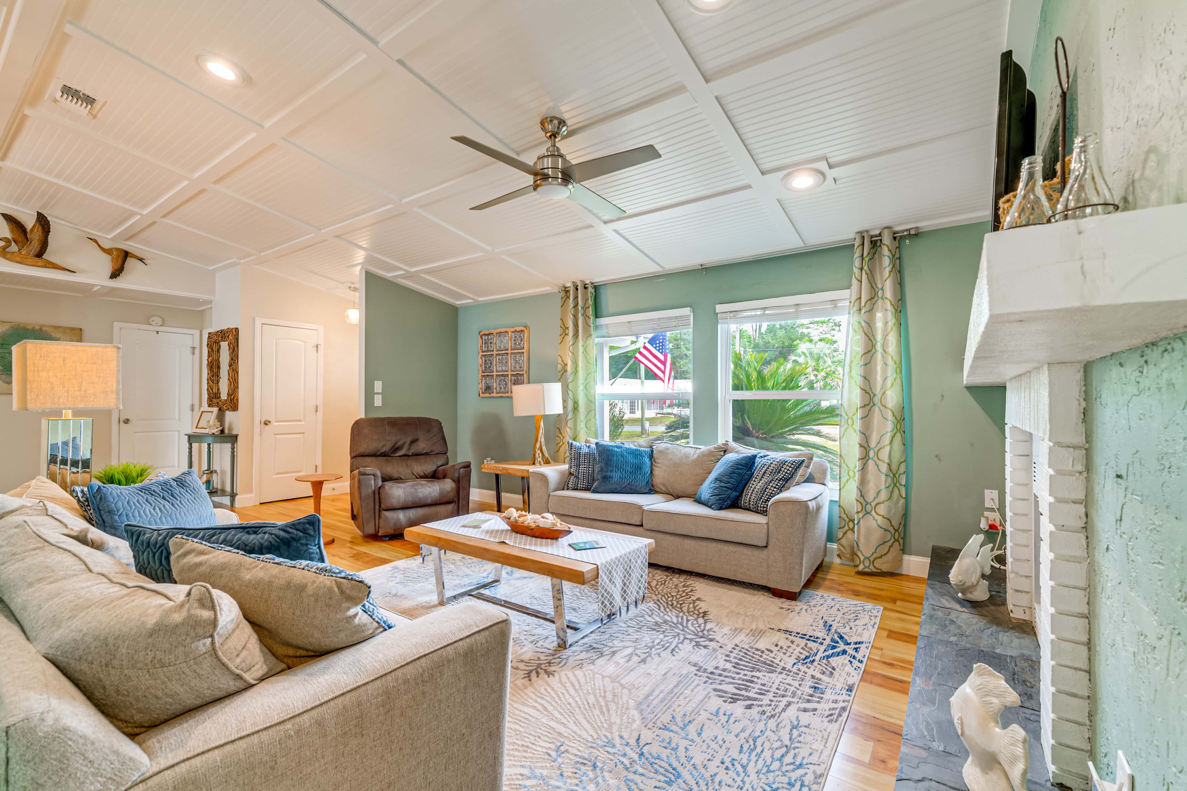 Coastal Group Getaway Near Three Sisters Springs