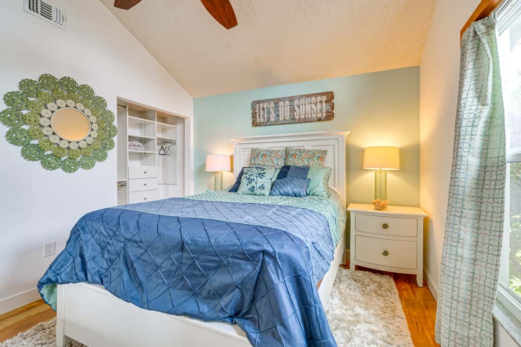 Coastal Group Getaway Near Three Sisters Springs