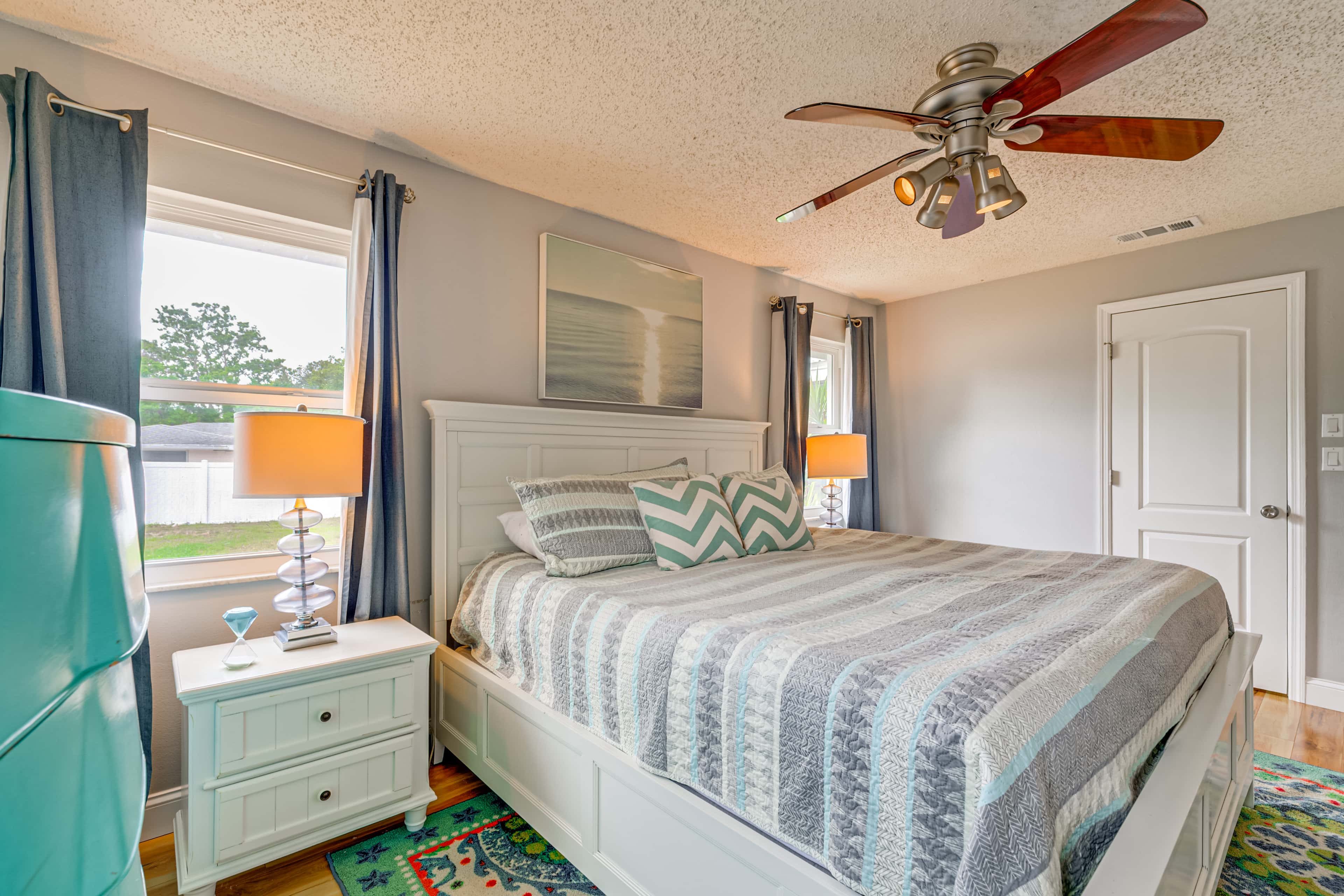 Coastal Group Getaway Near Three Sisters Springs