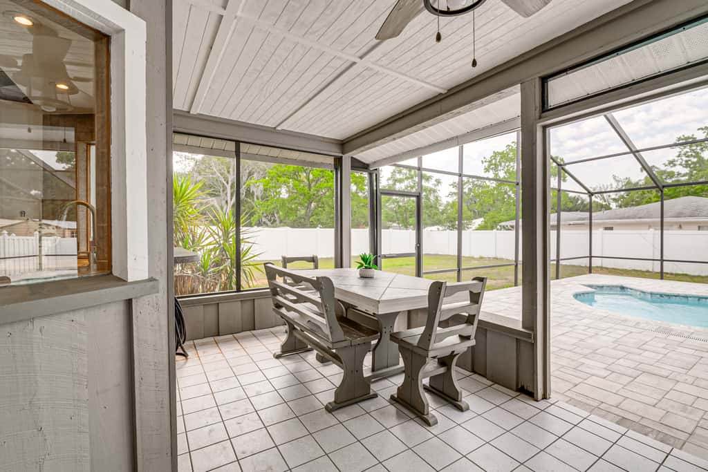 Coastal Group Getaway Near Three Sisters Springs