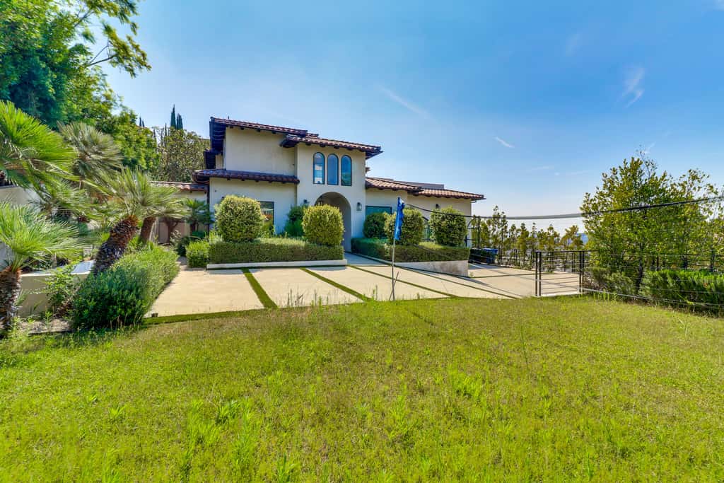 6,000-Sq-Ft Hollywood Hills Home w/ Pool, Hot Tub