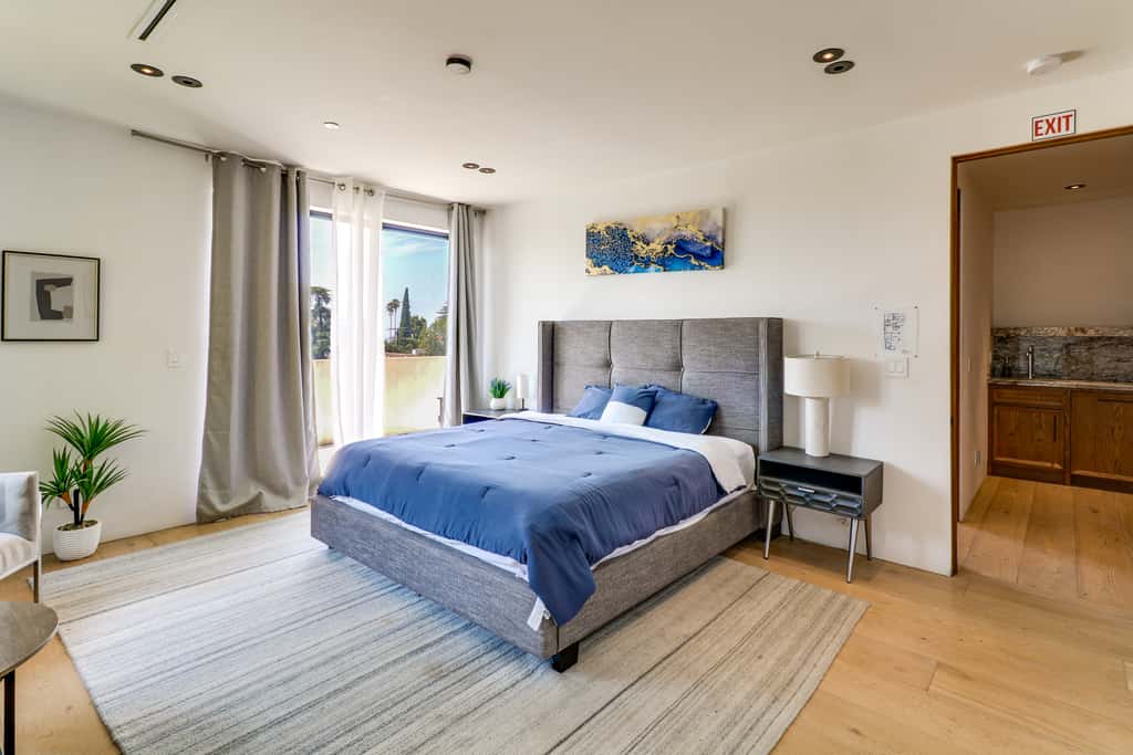 6,000-Sq-Ft Hollywood Hills Home w/ Pool, Hot Tub