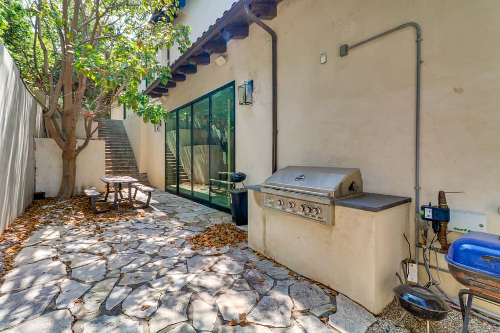 6,000-Sq-Ft Hollywood Hills Home w/ Pool, Hot Tub