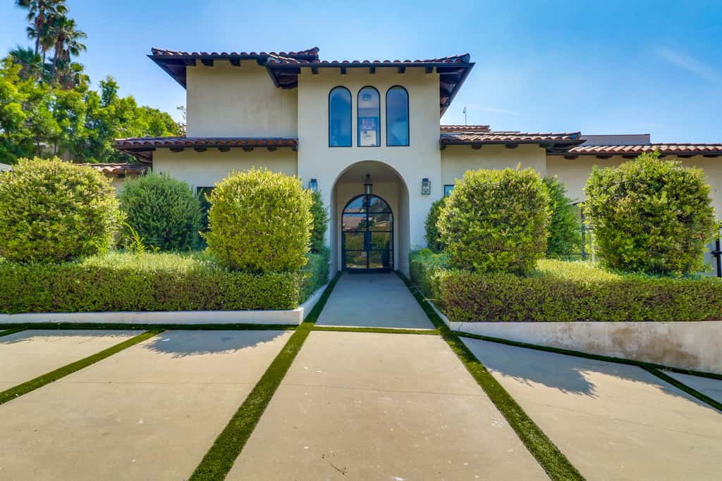 6,000-Sq-Ft Hollywood Hills Home w/ Pool, Hot Tub