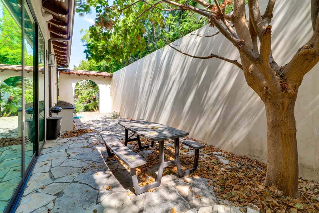 6,000-Sq-Ft Hollywood Hills Home w/ Pool, Hot Tub