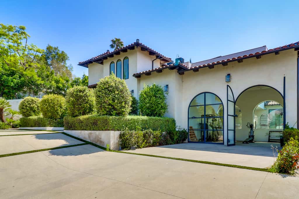 6,000-Sq-Ft Hollywood Hills Home w/ Pool, Hot Tub