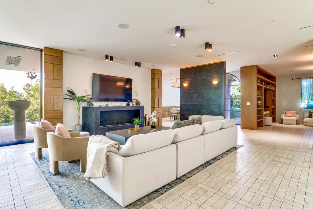 6,000-Sq-Ft Hollywood Hills Home w/ Pool, Hot Tub