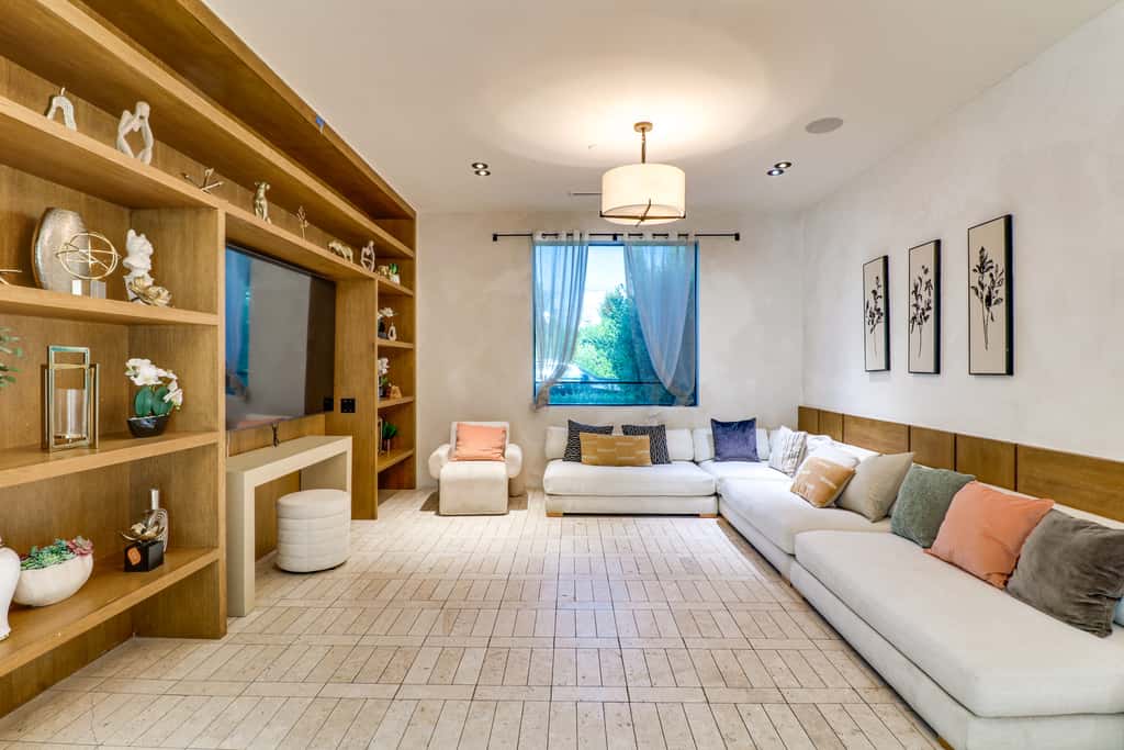 6,000-Sq-Ft Hollywood Hills Home w/ Pool, Hot Tub