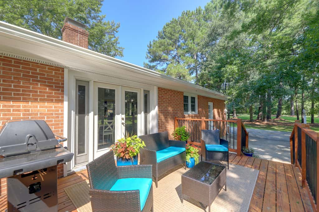 Back Deck, Grill, Yard! New Bern Family Home