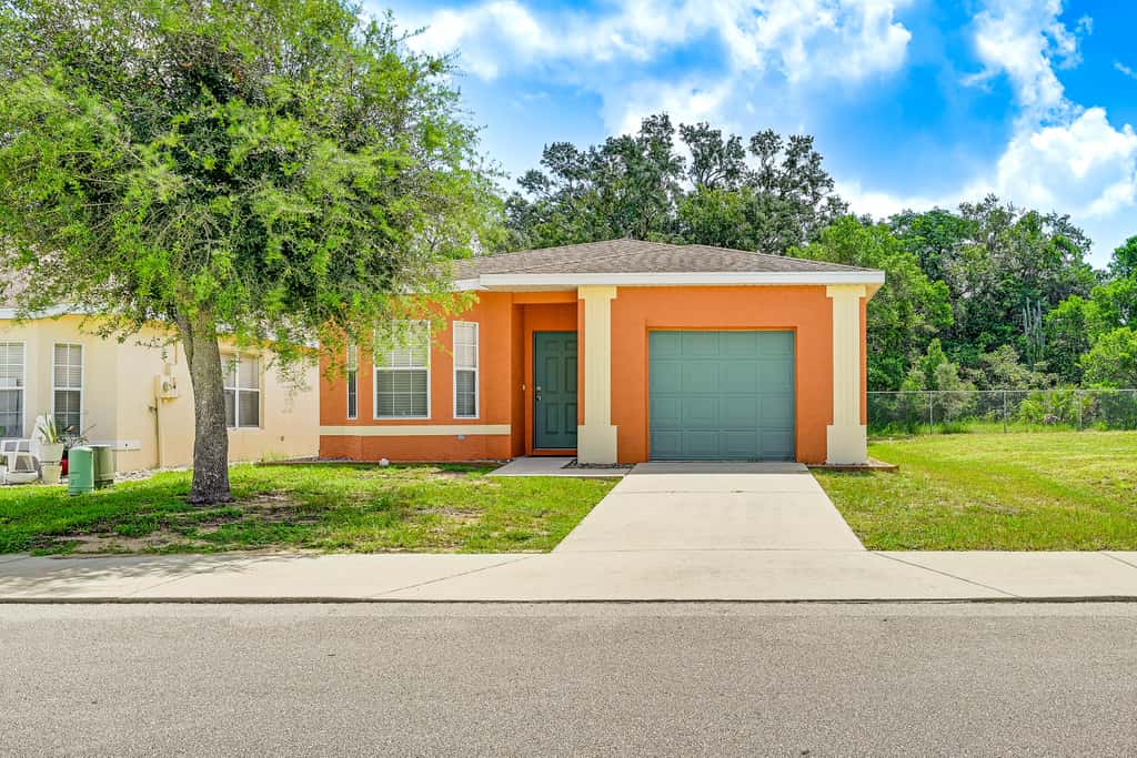 2 Mi to Dtwn Sebring! Pet-Friendly Retreat w/ Yard