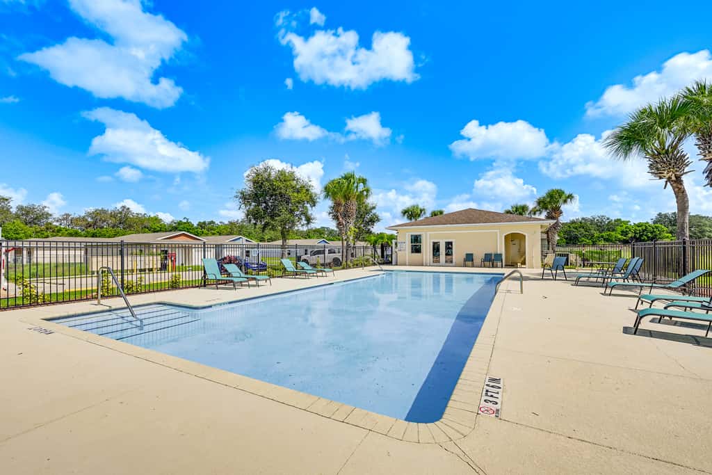 2 Mi to Dtwn Sebring! Pet-Friendly Retreat w/ Yard