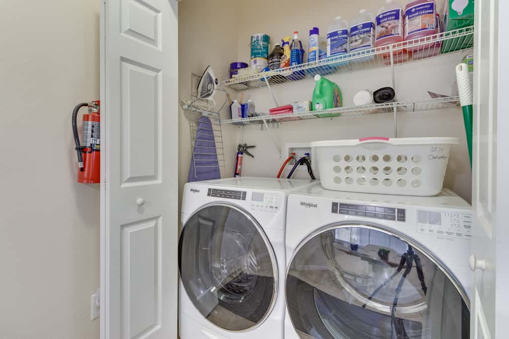 Kissimmee Retreat w/ Pool Access < 4 Mi to Disney!