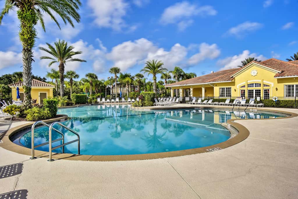 Kissimmee Retreat w/ Pool Access < 4 Mi to Disney!