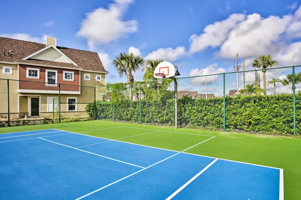 Kissimmee Retreat w/ Pool Access < 4 Mi to Disney!