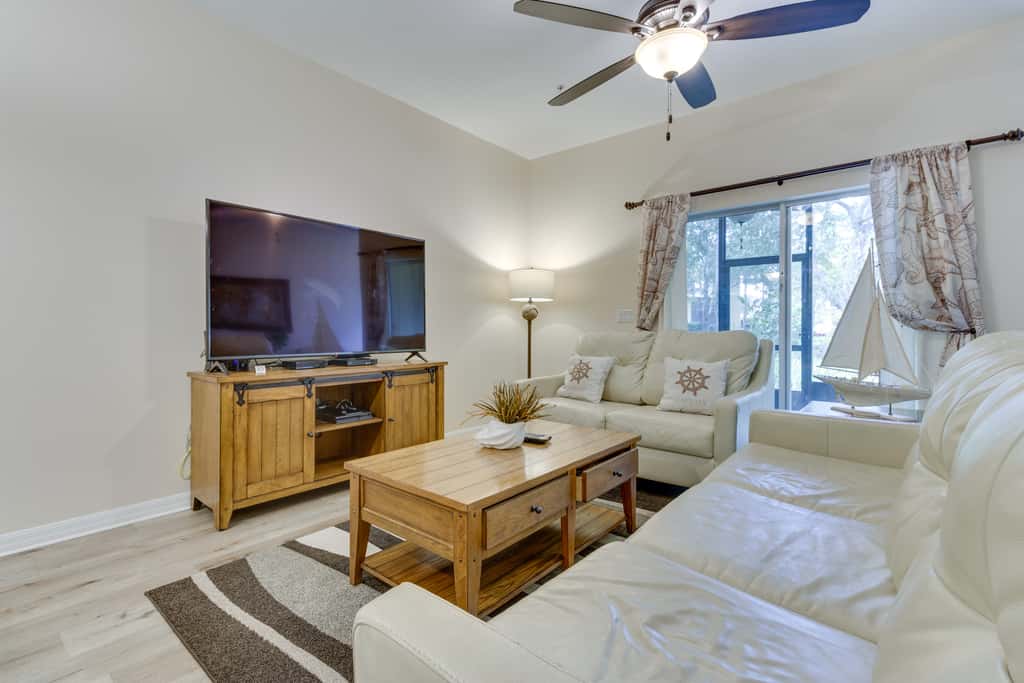 Kissimmee Retreat w/ Pool Access < 4 Mi to Disney!