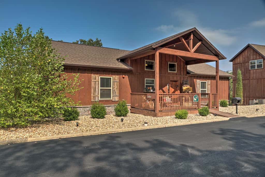 Relax Fireside: Family-Friendly Branson West Cabin