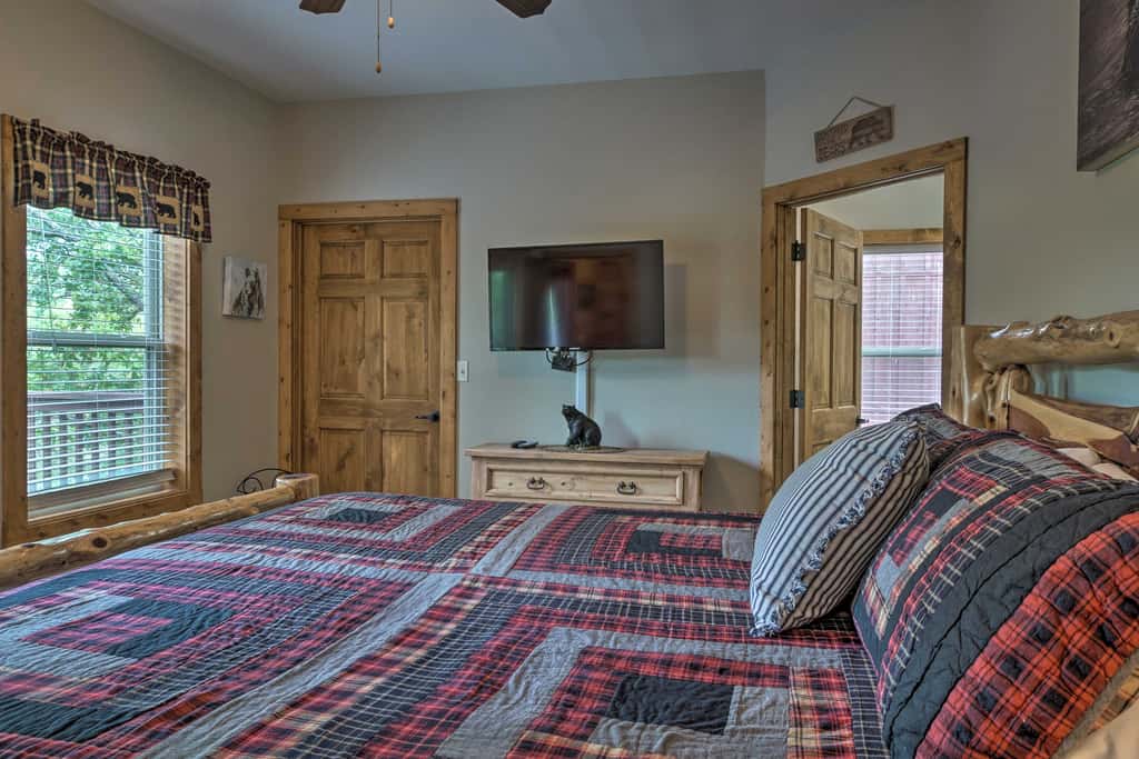 Relax Fireside: Family-Friendly Branson West Cabin