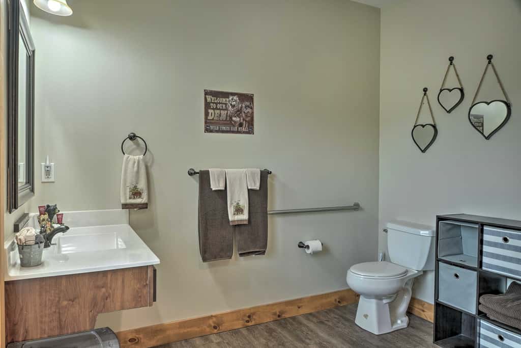 Relax Fireside: Family-Friendly Branson West Cabin