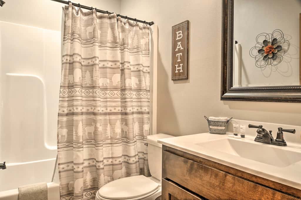 Relax Fireside: Family-Friendly Branson West Cabin