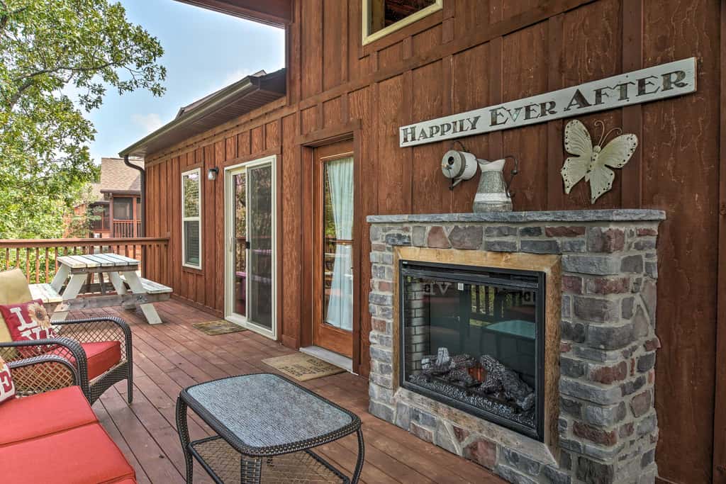 Relax Fireside: Family-Friendly Branson West Cabin