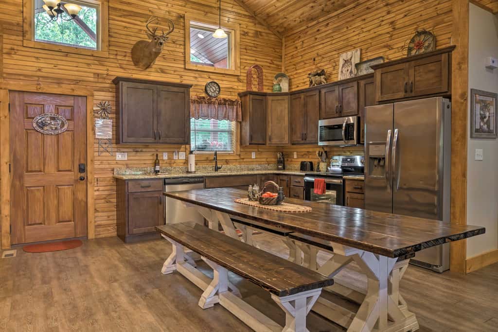Relax Fireside: Family-Friendly Branson West Cabin
