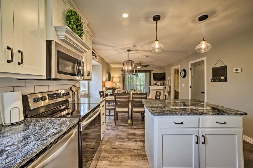 Walk to Table Rock Lake: Condo w/ Pool Access!