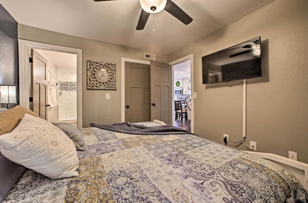 Walk to Table Rock Lake: Condo w/ Pool Access!