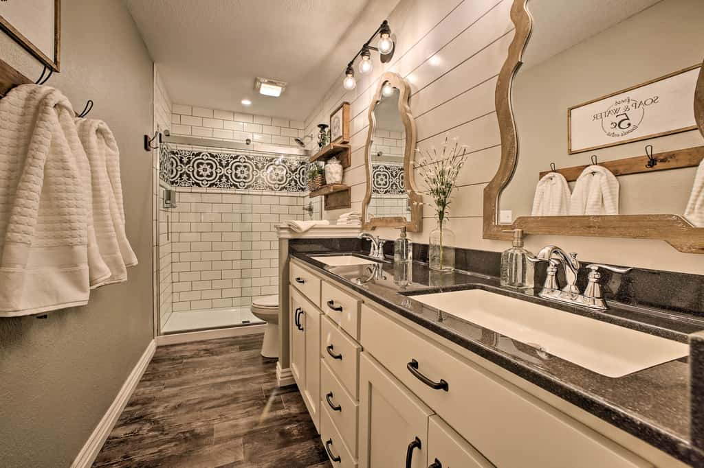 Walk to Table Rock Lake: Condo w/ Pool Access!