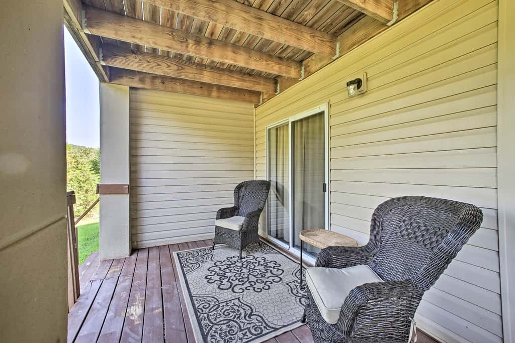 Walk to Table Rock Lake: Condo w/ Pool Access!
