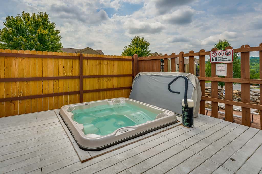 Walk to Table Rock Lake: Condo w/ Pool Access!