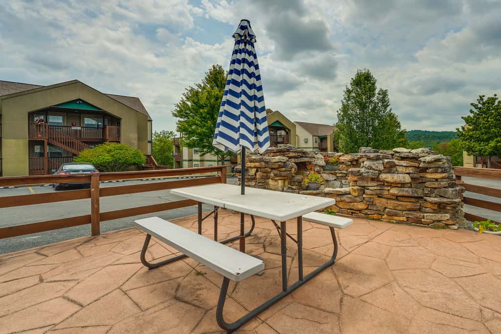 Walk to Table Rock Lake: Condo w/ Pool Access!