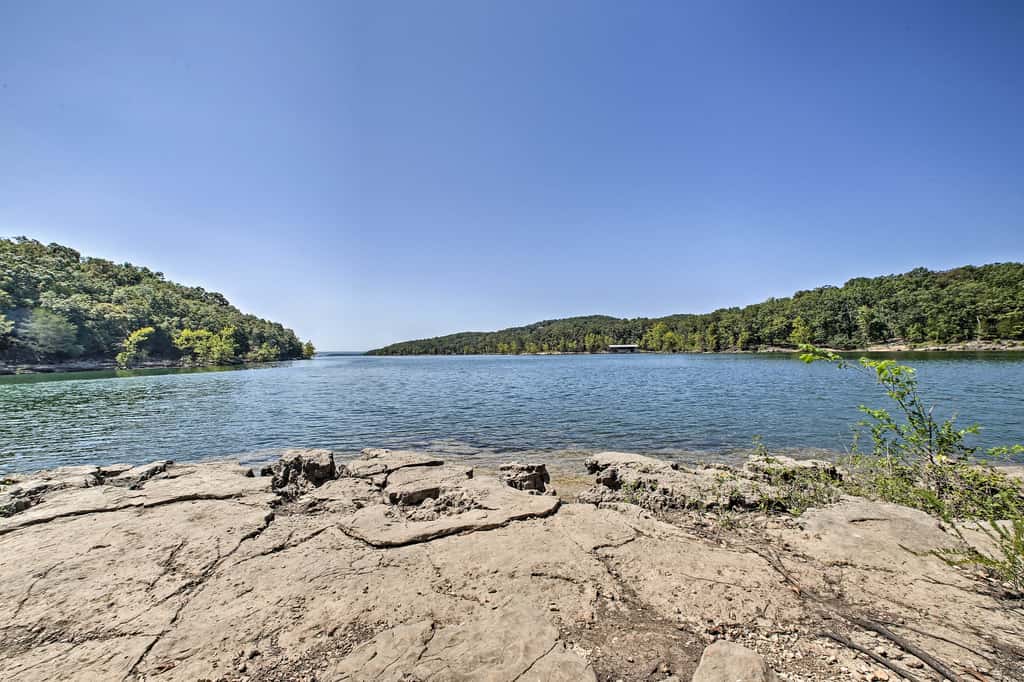Walk to Table Rock Lake: Condo w/ Pool Access!