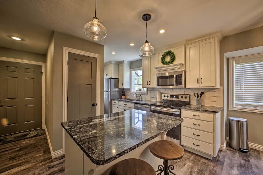 Walk to Table Rock Lake: Condo w/ Pool Access!