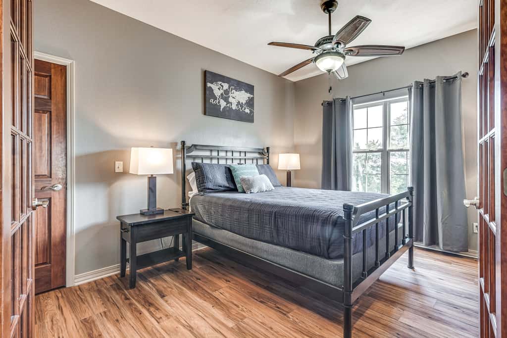 Relax Fireside: Branson West Gem w/ Hot Tub Access