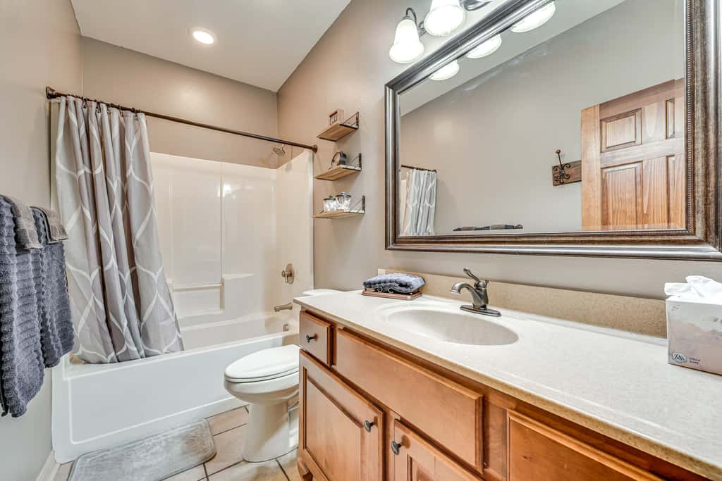 Relax Fireside: Branson West Gem w/ Hot Tub Access