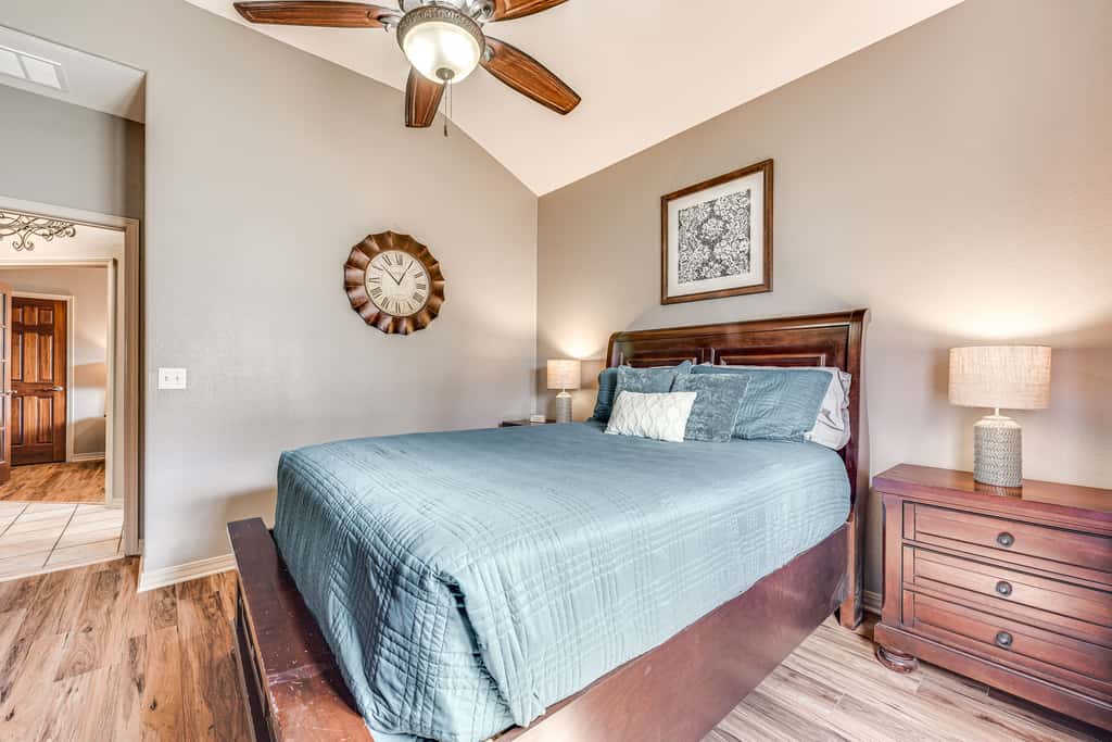 Relax Fireside: Branson West Gem w/ Hot Tub Access