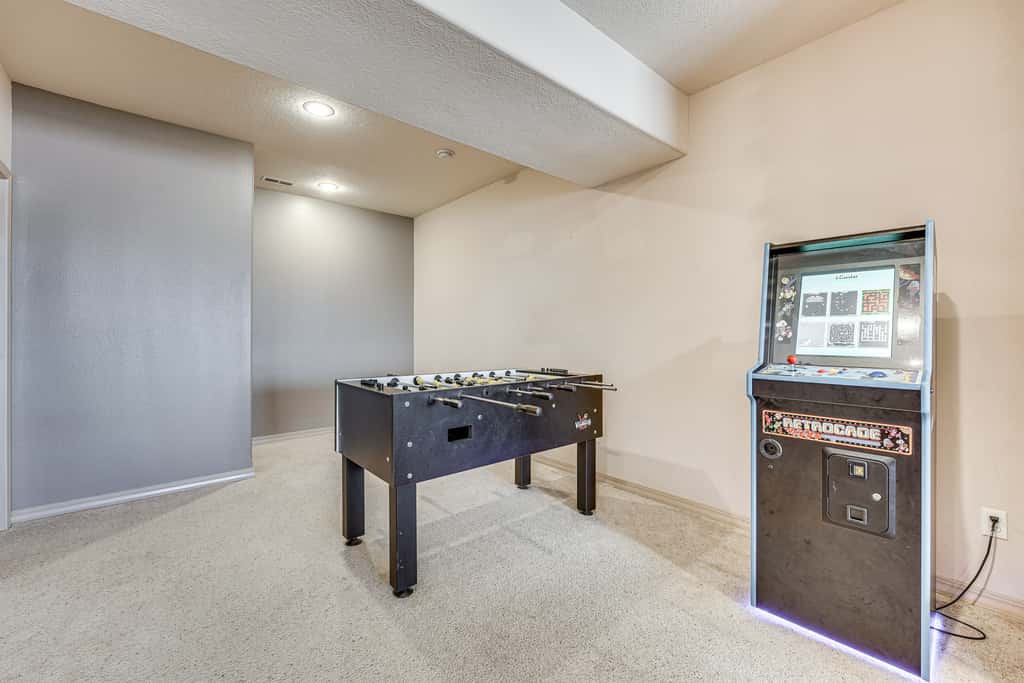 Relax Fireside: Branson West Gem w/ Hot Tub Access