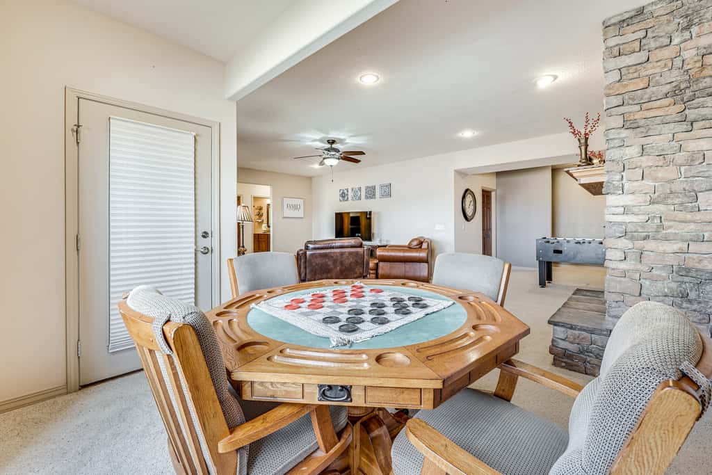 Relax Fireside: Branson West Gem w/ Hot Tub Access