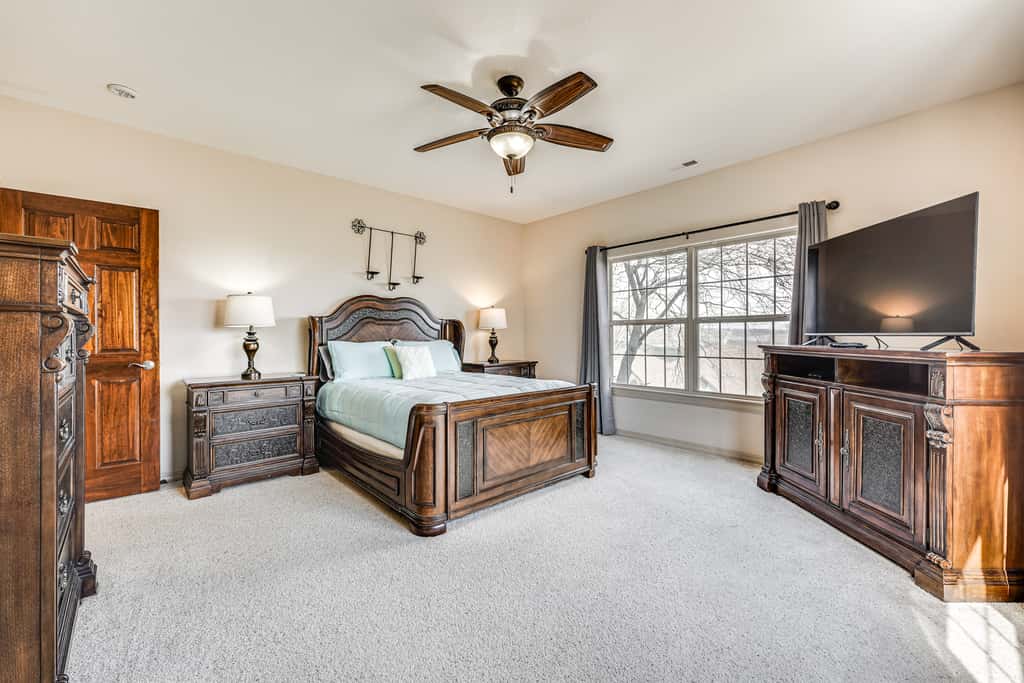 Relax Fireside: Branson West Gem w/ Hot Tub Access