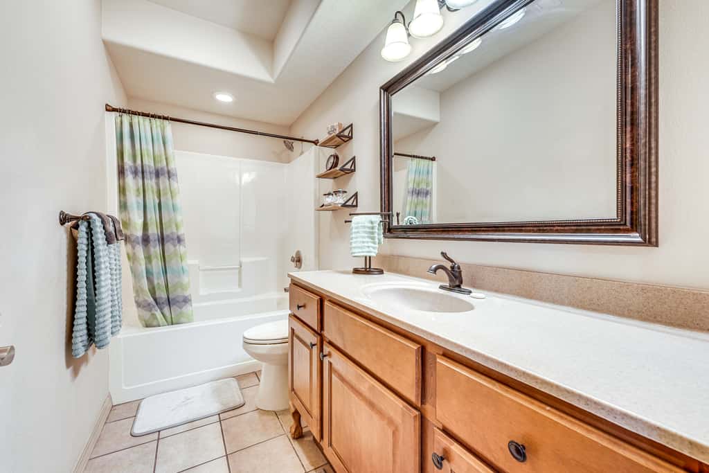 Relax Fireside: Branson West Gem w/ Hot Tub Access