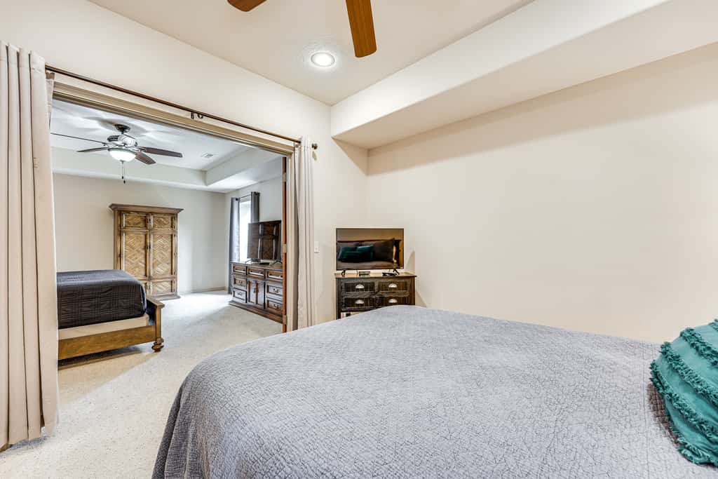 Relax Fireside: Branson West Gem w/ Hot Tub Access