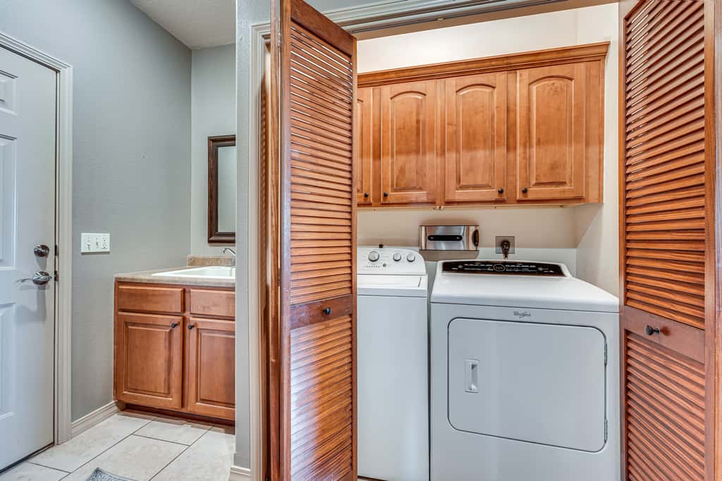 Relax Fireside: Branson West Gem w/ Hot Tub Access