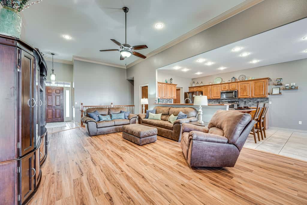 Relax Fireside: Branson West Gem w/ Hot Tub Access